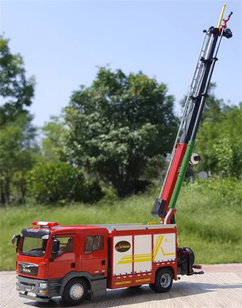 JIEDA Man Urban Main Battle Fire Truck Red 1:43 Truck Pre-built Model