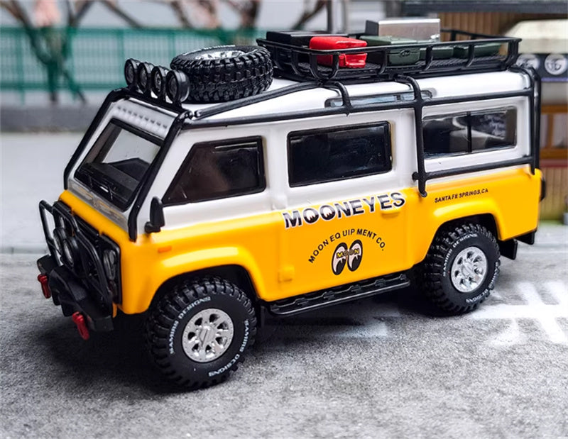Master Land Rover Defender Van MOONEYES Painting with accessories 1:64 Car Pre-built Airliner Model Display view6