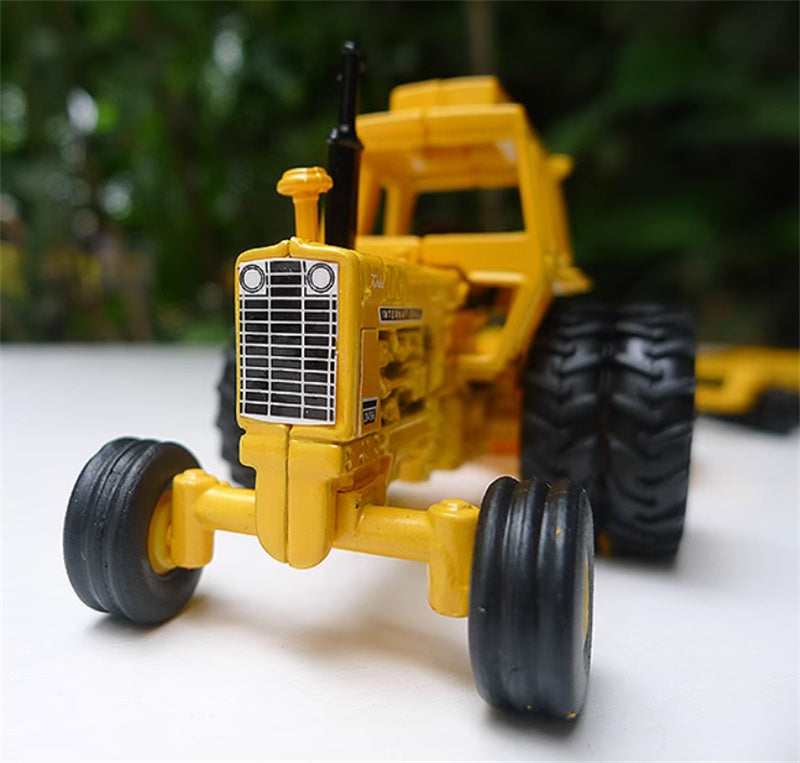 ERTL CASE IH INTERNATIONAL 21456 TRACTOR W/ SHEEPS FOOT & DISC Yellow 1:64 Truck Pre-built Model