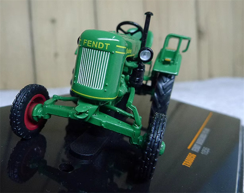 IXO Fendt Dieselross F15 H6 Classical tractor 1956 green 1:43 Truck Pre-built Model