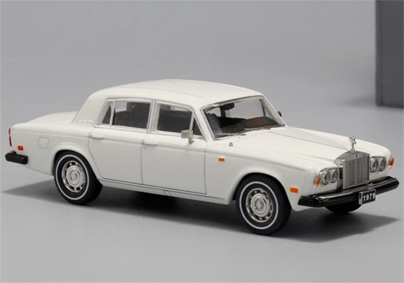 GFCC 1979 Rolls Royce Silver Shadow II Luxury Classic Car White Limited Edition 499PCS ONLY 1:64 car Pre-built Model view5