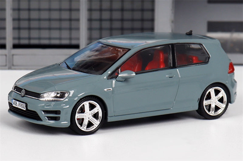 ZOOM Volkswagen Golf 7R Small Steel Cannon Limited Edition 699PCS ONLY cement gray 1:64 Car Pre-built Model view1