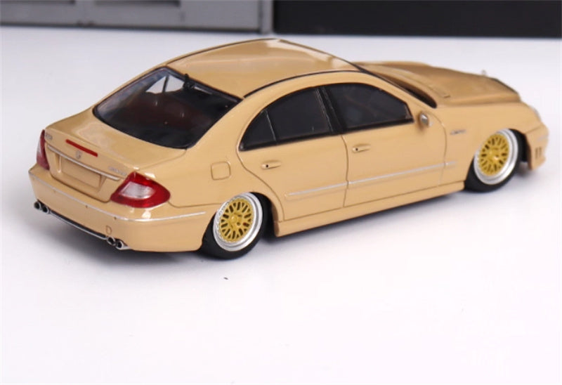 MK MODEL Classic Four-Eyed Mercedes-Benz E63 W211 Desert Yellow Low lying version 1:64 Car Pre-built Model view4