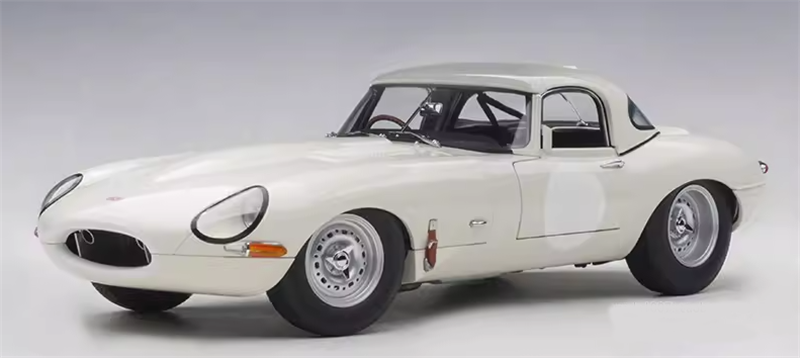 AUTOART JAGUAR LIGHTWEIGHT E-TYPE white 1/18car Pre-a Model