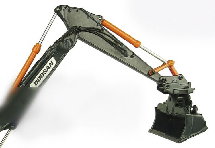 Doosan MODEL 1/50 Black Limited Edition DX160W DIECAST view3