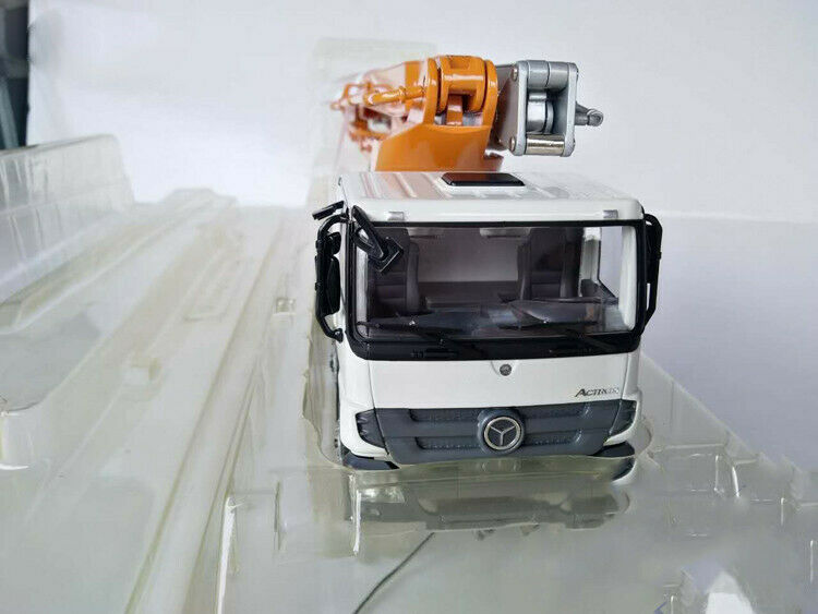 64X-6RZ DIECAST Zoomlion 1/38 MODEL concrete pump truck view12