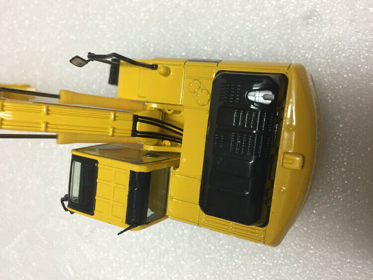 MODEL KOMASTU DIECAST 1/50 Excavator PC200-10 view4