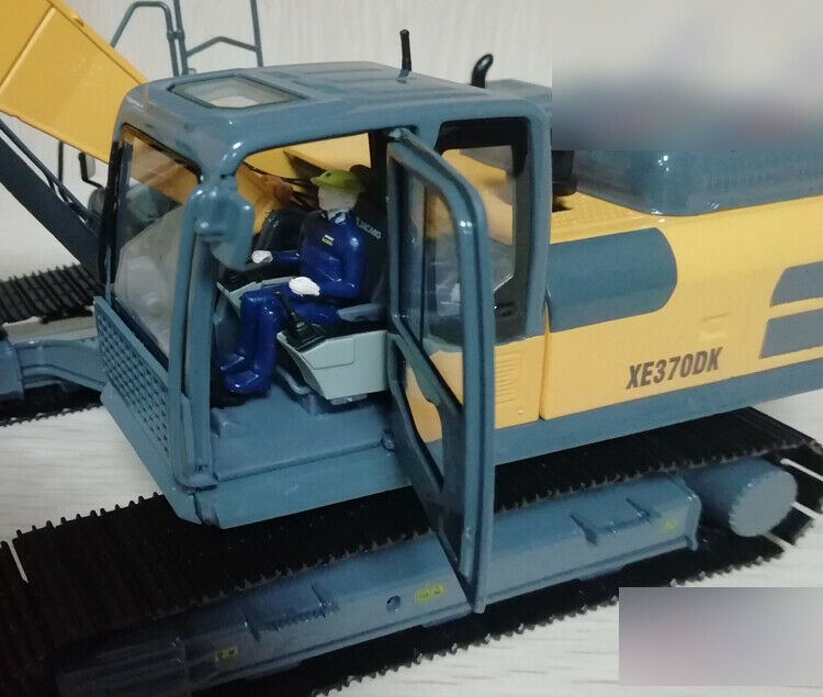 EXCAVATOR 1/30 XCMG MODEL XE370DK MODEL DIECAST view3