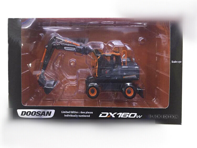 Doosan MODEL 1/50 Black Limited Edition DX160W DIECAST view5