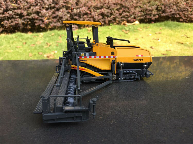 Asphalt 1/50 MODEL paver SANY DIECAST paver view8