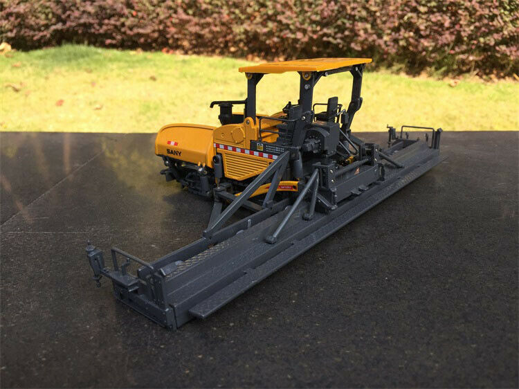 Asphalt 1/50 MODEL paver SANY DIECAST paver view1