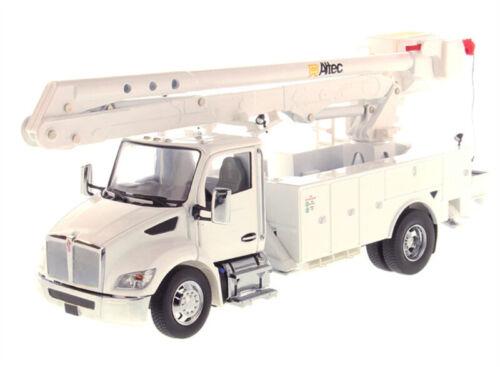 CATERPILLAR Kenworth T380 With Altec AA55 Aerial In White 1/32 model view1