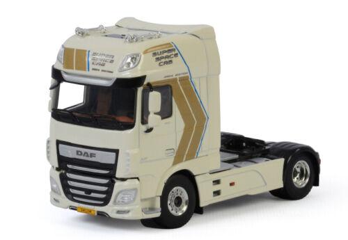 WSI DAF XF SUPER SPACE CAB MY2017 4X2 PREMIUM LINE 1/50 DIECAST Pre-built view1