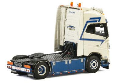 WSI VOLVO FH4 GLOBETROTTER XL 4X2 Space Cab DE MAN TRANSPORT 1/50 Truck view4