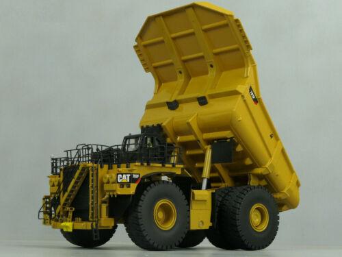 CATERPILLAR 797F Off-Highway Mining Truck - Tier 4 Diecast Masters 1/50 Model view3