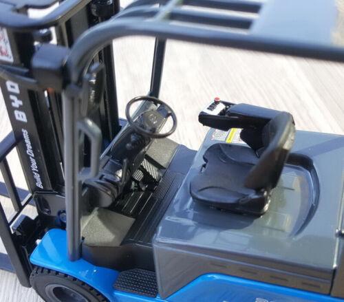 BYD ECB35 Forklift Blue 1/25 Diecast Truck Pre-built Model view9