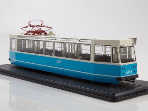 Start Scale Models 1/43 Urban public transport Soviet Leningrad LM-68 blue-white view4