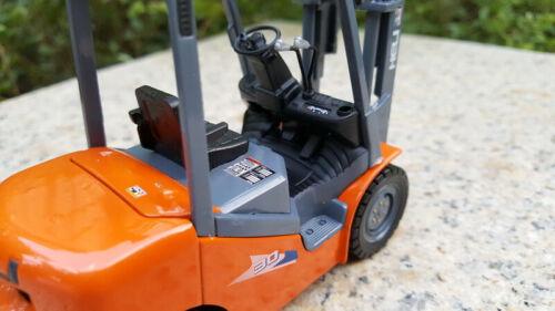 HELI H Series Engine Powered FORKLIFT CPCD30 1/25 DIECAST Truck Pre-built Model view3