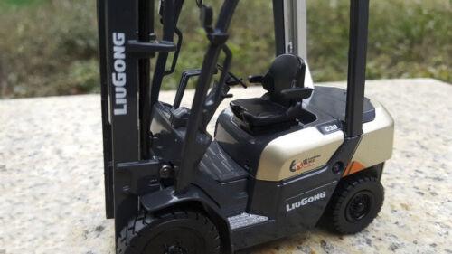 LIUGONG C30 forklift Anniversary Edition 1/25 DIECAST Truck Pre-built Model view4