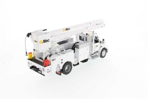 CATERPILLAR PETERBILT 536 With Altec AA55 Aerial Crane 1/32 Truck Model view7