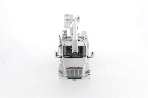 CATERPILLAR PETERBILT 536 With Altec AA55 Aerial Crane 1/32 Truck Model view3