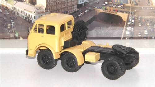 Modimio Ukrain MAZ-520 space cab Trailer tractor 1/43 ABS Truck Pre-built Model view5