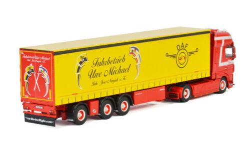 WSI DAF XF SUPER SPACE CAB MY2017 4X2 CURTAINSIDE TRAILER 1/50 Diecast Model view3