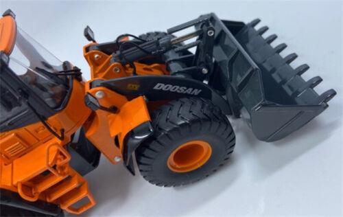DOOSAN DL420A Wheel Loader Construction machinery forklift 1/40 DIECAST Model view7